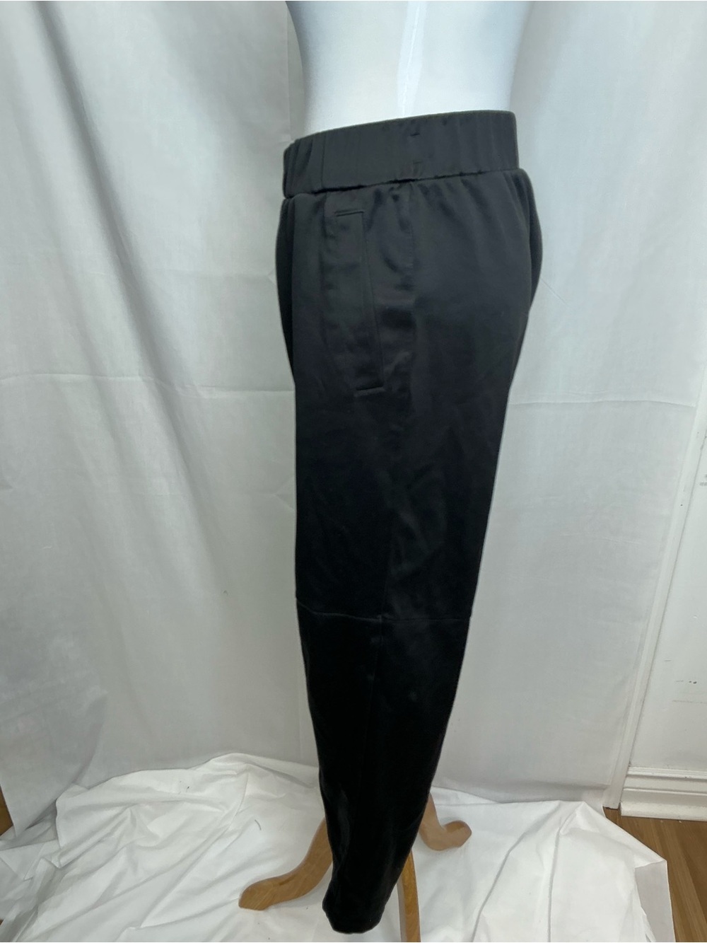 2168 - Women’s Black Patch-Accent Casual Pants - Picture 4 of 13